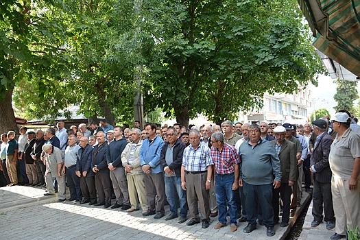 MHP Dinar İlçe Bşk. Mustafa Karahan'ın Abisinin Cenaze Törenine Büyük Katılım