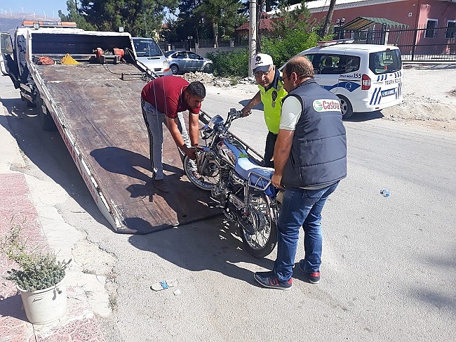 Dinar'da Trafik Ekiplerince Uygulama Yapıldı