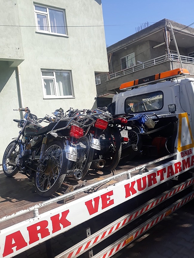 Dinar'da Trafik Ekiplerince Uygulama Yapıldı