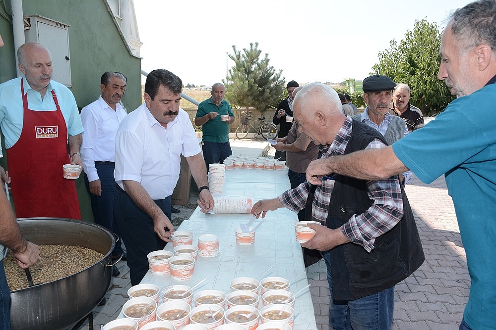 Dinar'da Aşure Dağıtımı Yapıldı