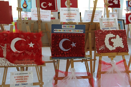 Dinar'da "81 ilde Şanlı Bayrağımız" adlı Sergi Açıldı