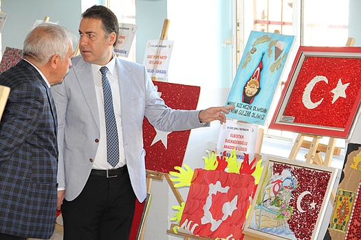 Dinar'da "81 ilde Şanlı Bayrağımız" adlı Sergi Açıldı