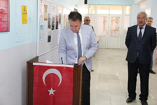 Dinar'da "81 ilde Şanlı Bayrağımız" adlı Sergi Açıldı