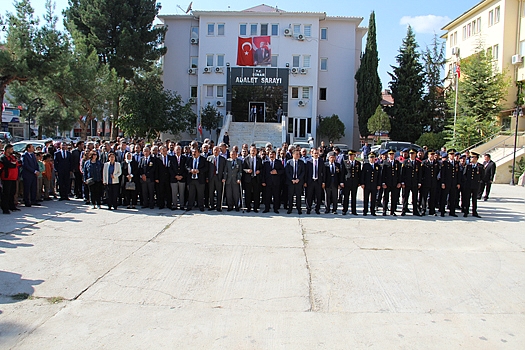 Dinar'da 29 Ekim Cumhuriyet Bayramı Çelenk Koyma Töreni
