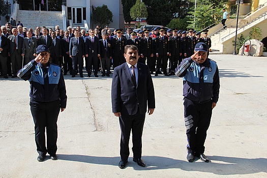 Dinar'da 29 Ekim Cumhuriyet Bayramı Çelenk Koyma Töreni