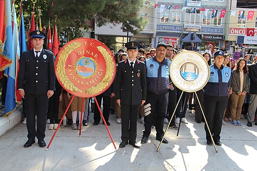 Dinar'da 29 Ekim Cumhuriyet Bayramı Çelenk Koyma Töreni
