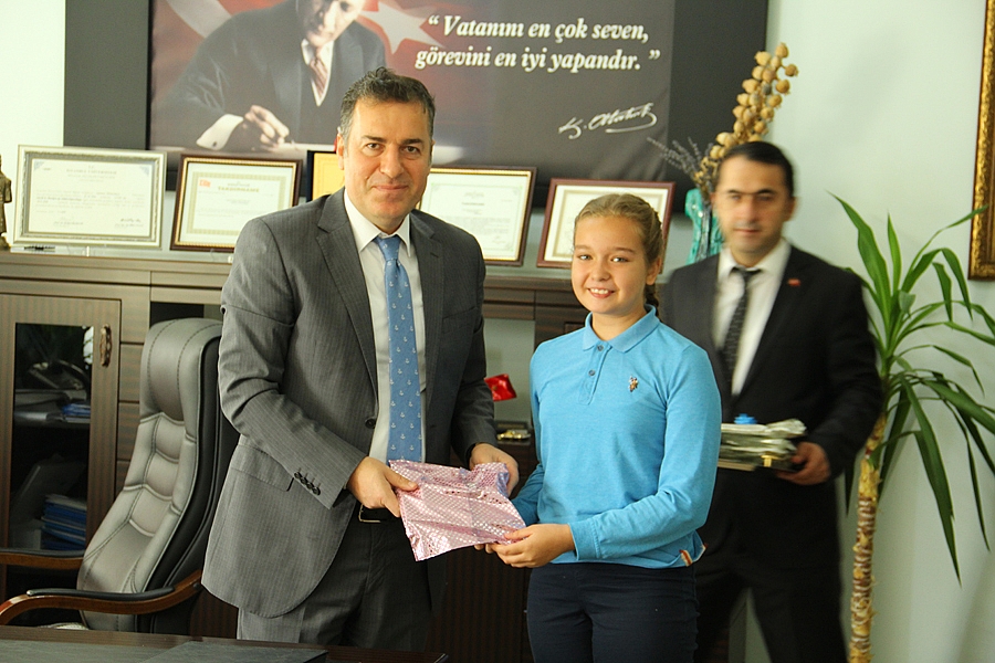 Kaymakam Kapankaya'dan Başarılı Öğrencilere Ödül