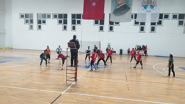 Dinar'da 24 Kasım Öğretmenler Günü Voleybol Turnuvası