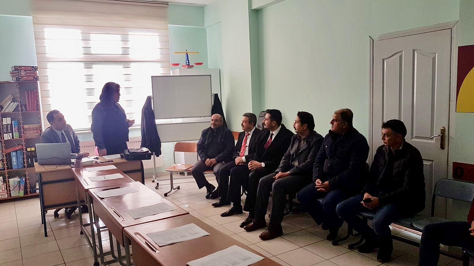 AKÜ Arkeoloji Bölüm Başkanı ve Müze Müdürü Muhtarlara Konferans Verdi