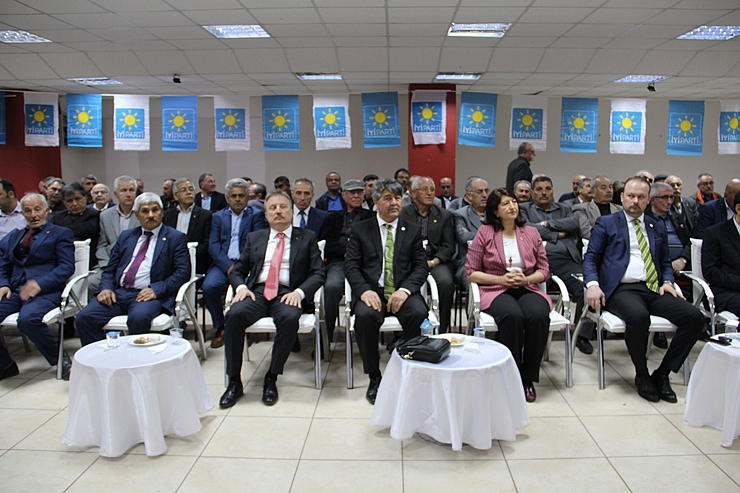 İYİ Parti Dinar'da 2. Olağan Kongresini Yaptı