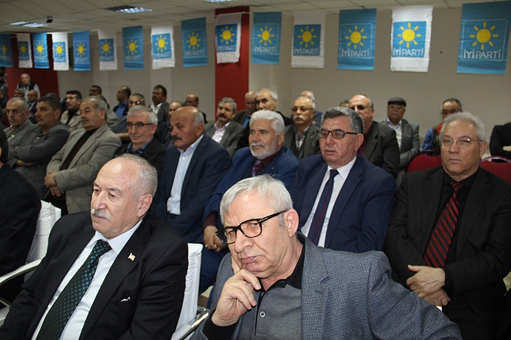İYİ Parti Dinar'da 2. Olağan Kongresini Yaptı