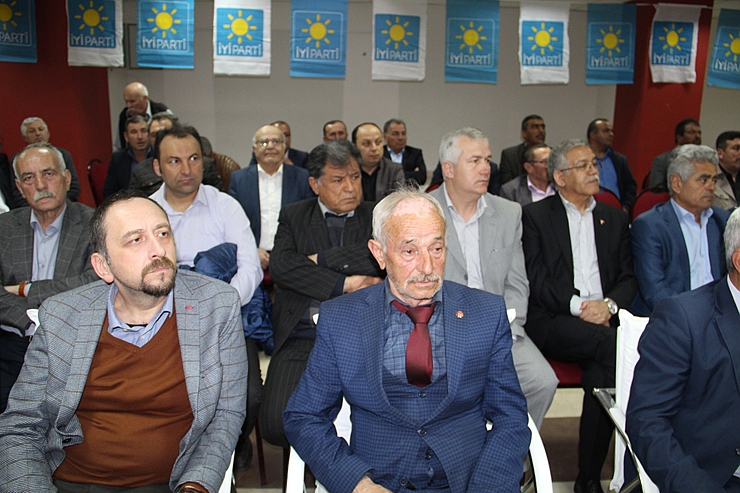 İYİ Parti Dinar'da 2. Olağan Kongresini Yaptı