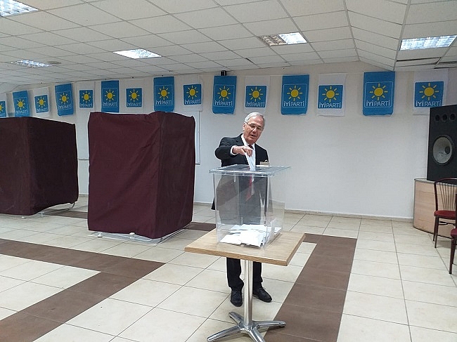 İYİ Parti Dinar'da 2. Olağan Kongresini Yaptı