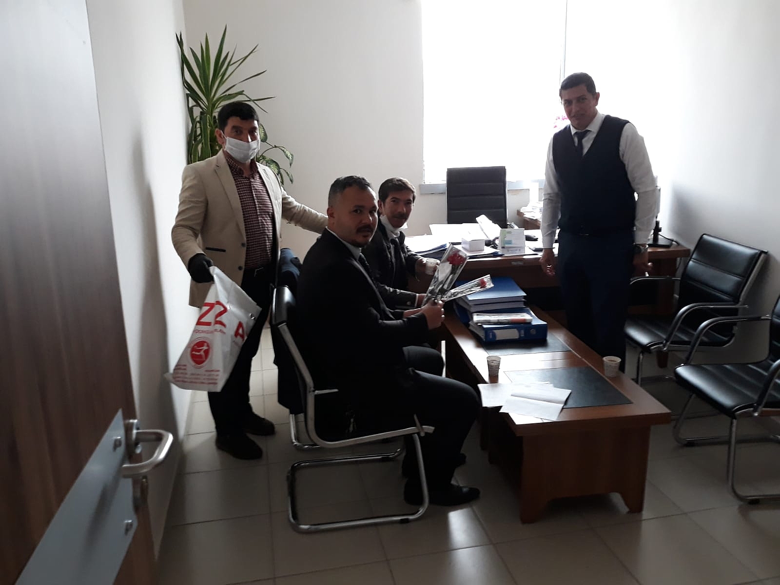 AZİZ ÇİÇEKÇİLİK'TEN SAĞLIK ÇALIŞANLARINA TEŞEKKÜR