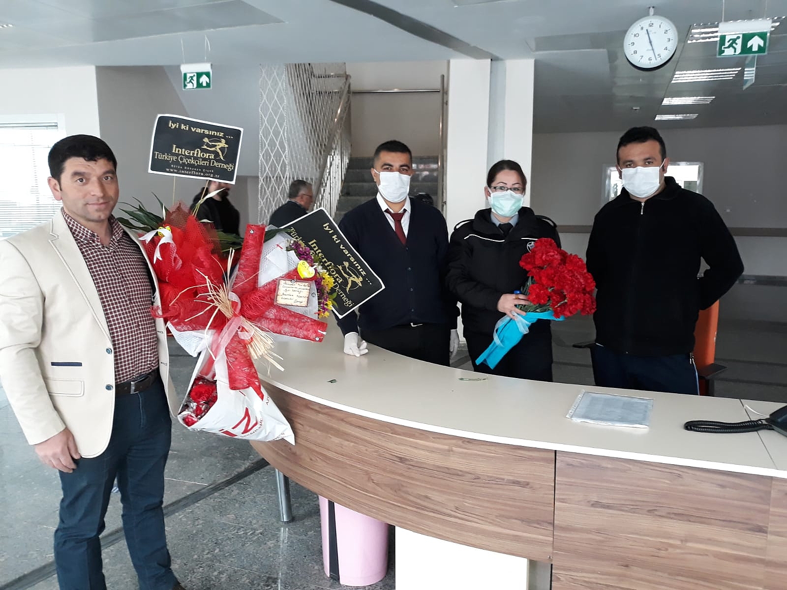 AZİZ ÇİÇEKÇİLİK'TEN SAĞLIK ÇALIŞANLARINA TEŞEKKÜR