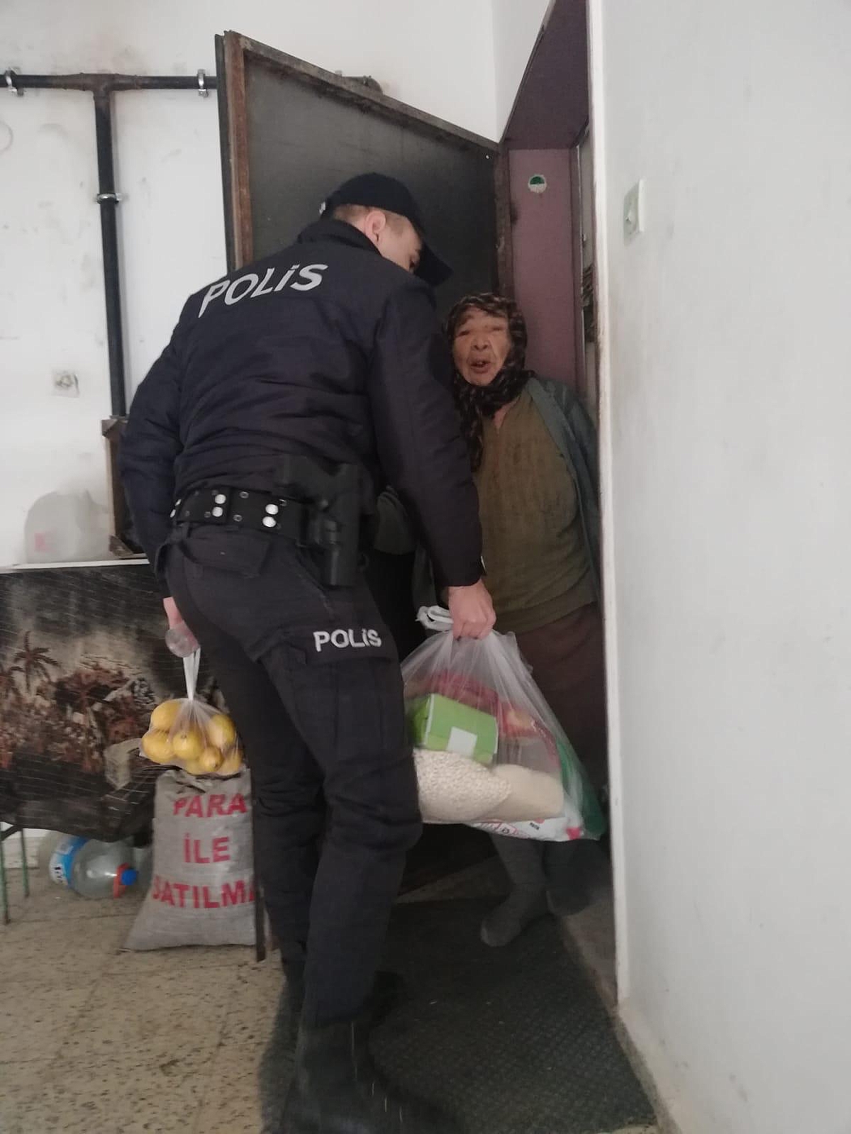 Dinar'da Vefa Sosyal Destek Grubu 65 Yaşüstü vatandaşlara yardımlara devam ediyor