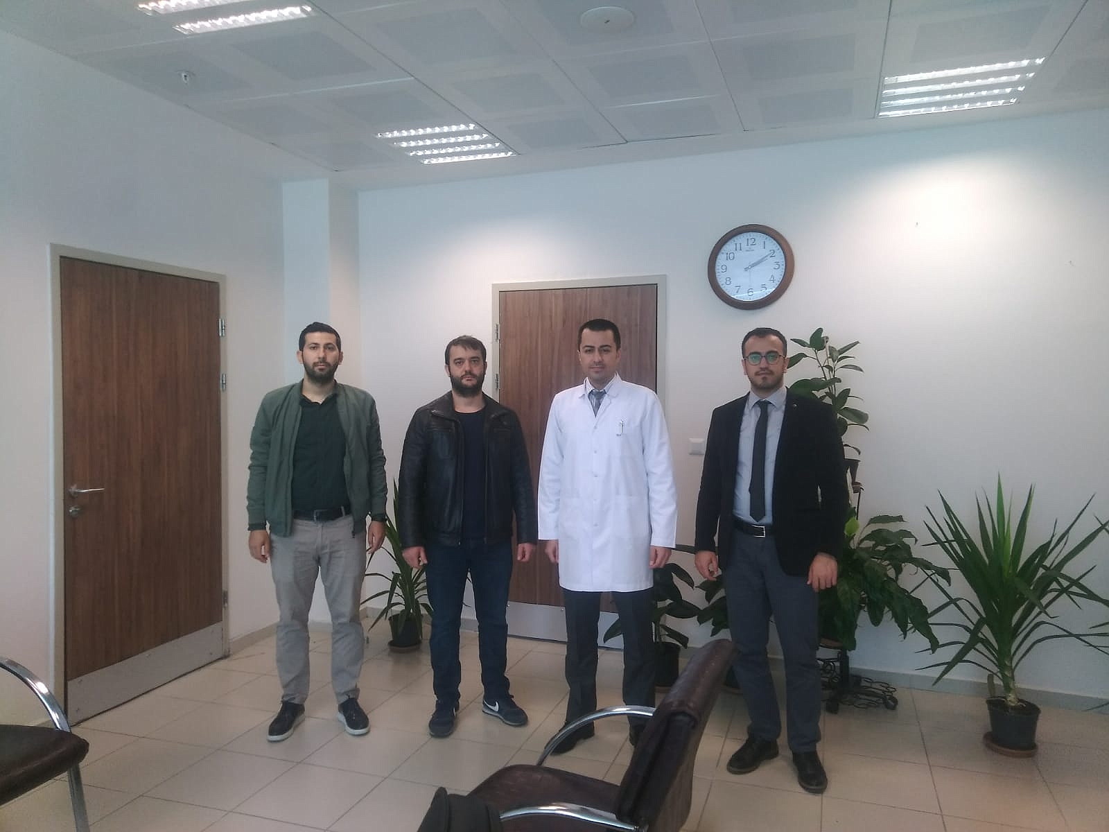 Dinarda Öğretmenler, sağlık çalışanları için 3D yazıcılarla yüz koruyucu maske üretiyor