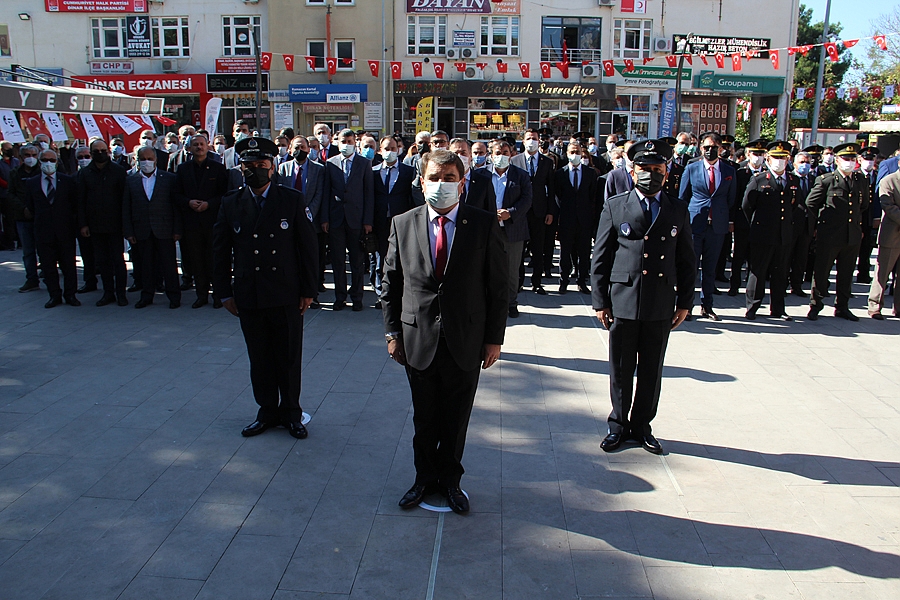 Dinar'da 29 Ekim Cumhuriyet Bayramı Çelenk Koyma Töreni