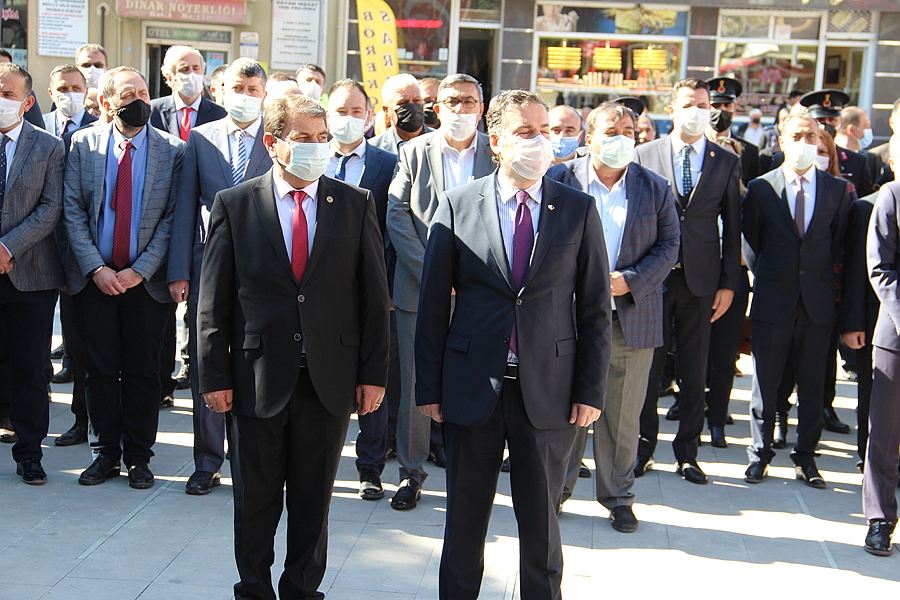 Dinar'da 29 Ekim Cumhuriyet Bayramı Çelenk Koyma Töreni