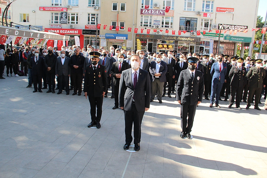 Dinar'da 29 Ekim Cumhuriyet Bayramı Çelenk Koyma Töreni