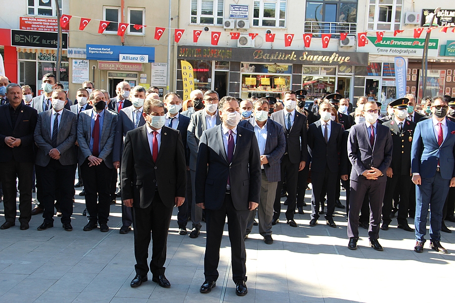 Dinar'da 29 Ekim Cumhuriyet Bayramı Çelenk Koyma Töreni