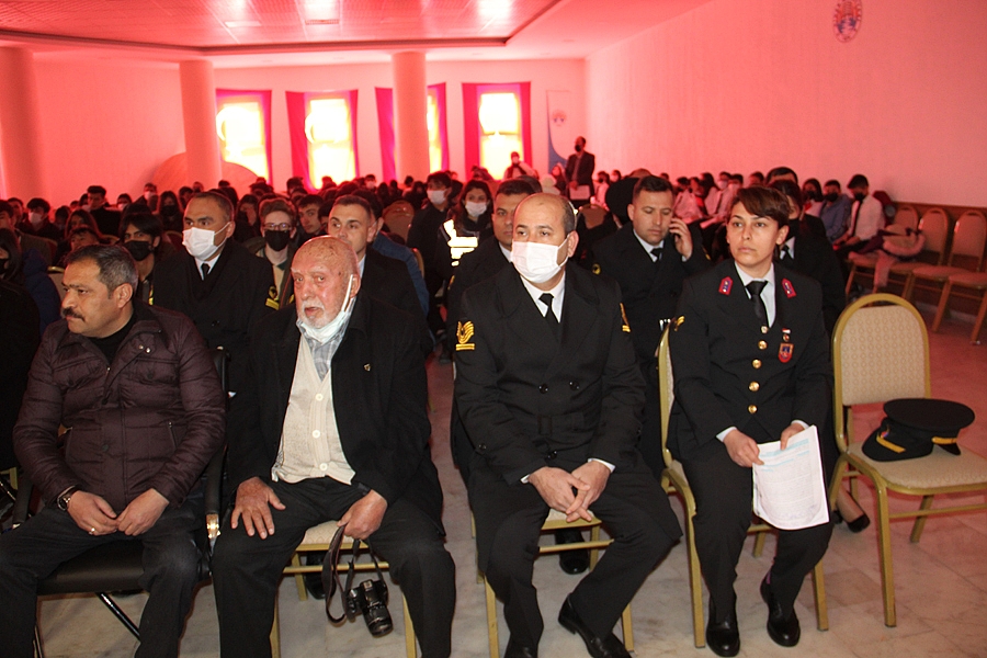 Dinar ilçesinde, 18 Mart Çanakkale Zaferi ve Şehitleri anma günü programı