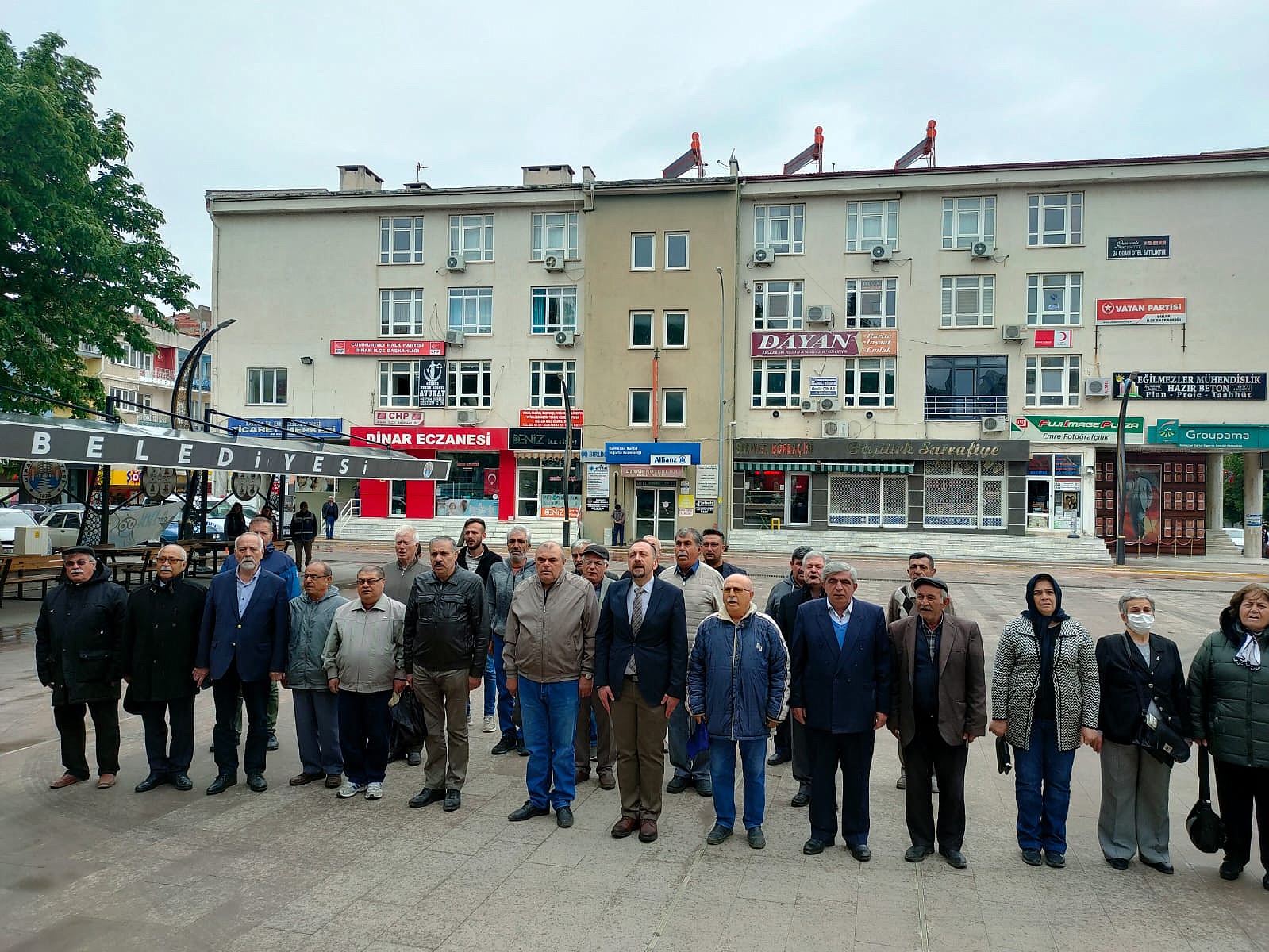 Dinar'da CHP Dinar İlçe Başkanlığı 19 Mayıs'ta Ata'ya Çelenk Bıraktı
