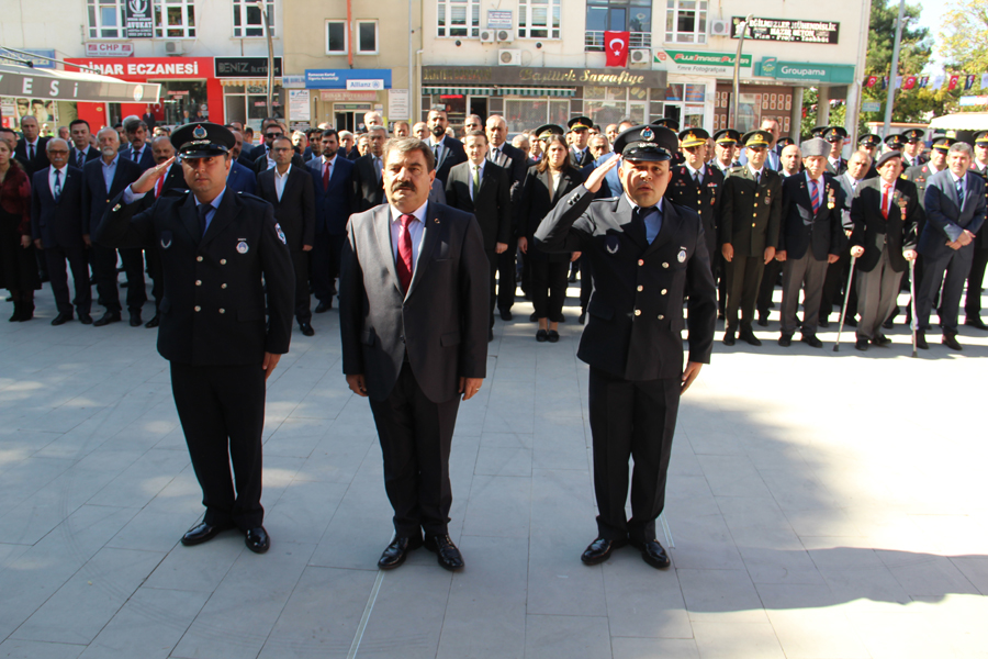 Dinar’da 29 Ekim Cumhuriyet Bayramı Çelenk Koyma Töreni