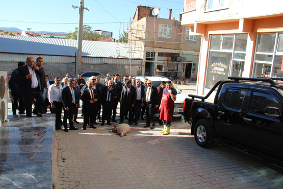 VELİ ÖZCAN MAZBATAYI ALDI