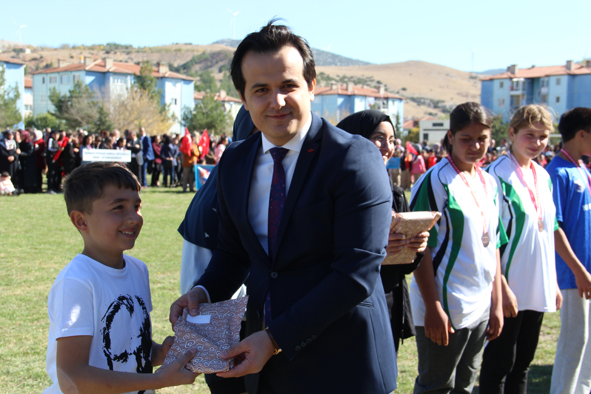 Dinar'da 29 Ekim Cumhuriyet Bayramı Coşkuyla kutlandı