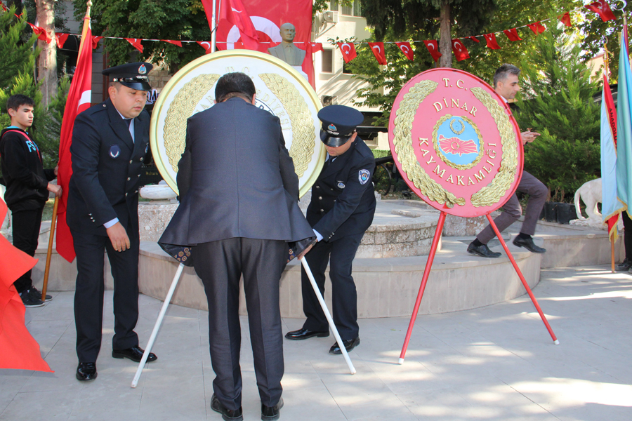 Dinar’da 29 Ekim Cumhuriyet Bayramı Çelenk Koyma Töreni