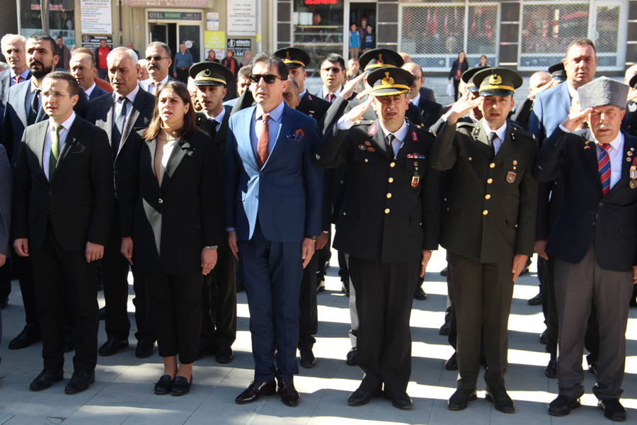 Dinar’da 29 Ekim Cumhuriyet Bayramı Çelenk Koyma Töreni
