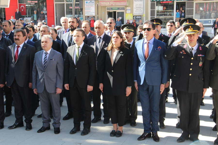 Dinar’da 29 Ekim Cumhuriyet Bayramı Çelenk Koyma Töreni