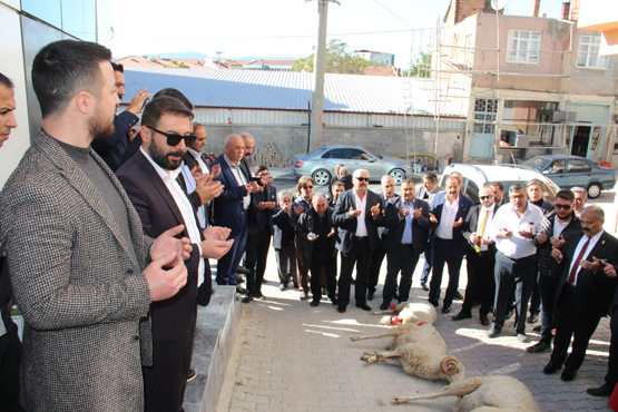 VELİ ÖZCAN MAZBATAYI ALDI