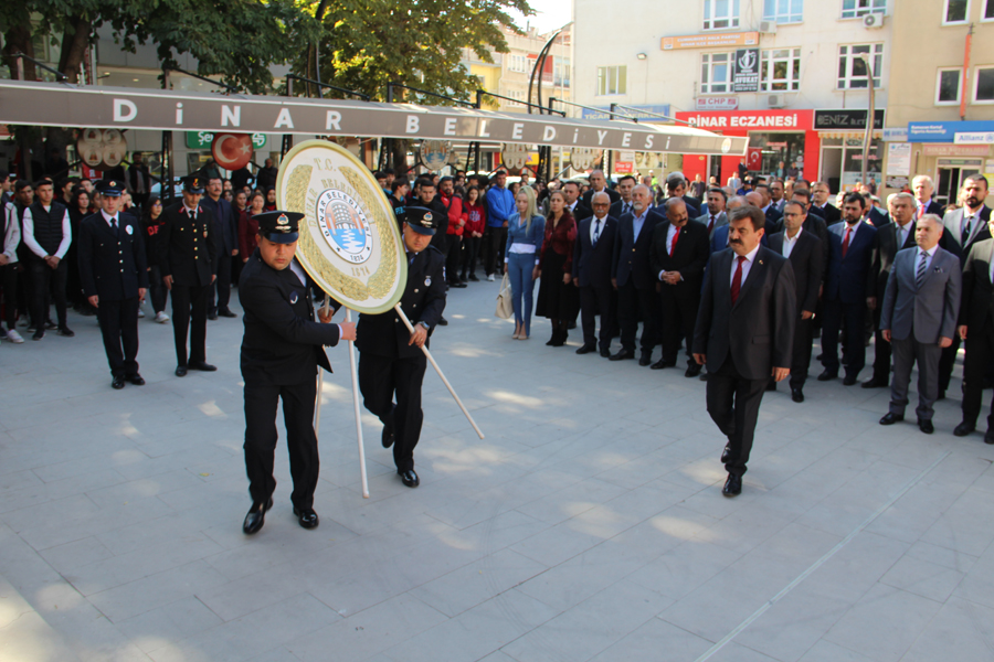 Dinar’da 29 Ekim Cumhuriyet Bayramı Çelenk Koyma Töreni