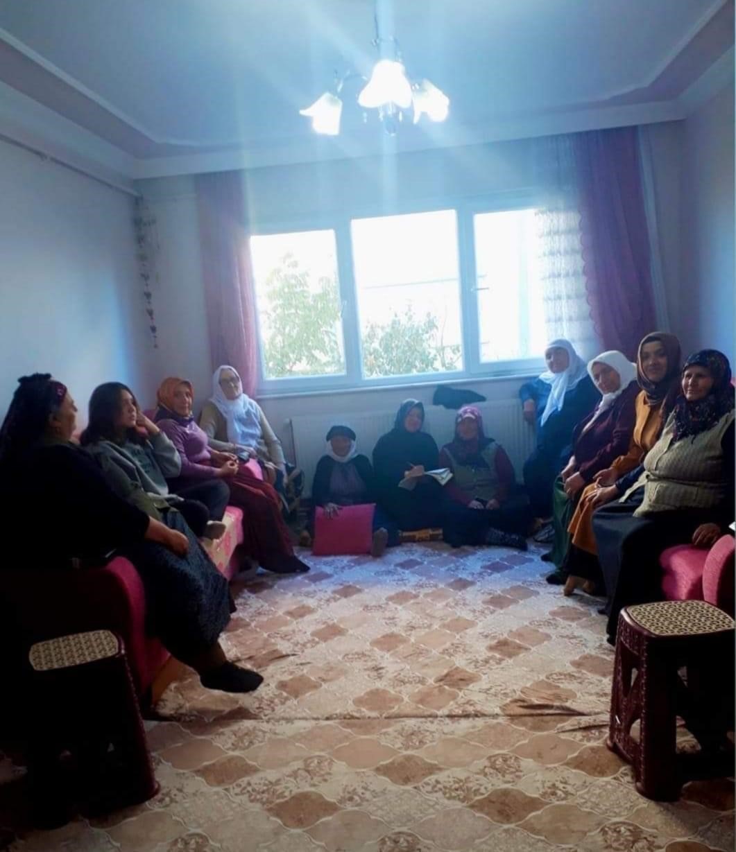 Dinar'da Ak Kadınlar Cumhurbaşkanımız İçin Destek İstiyor