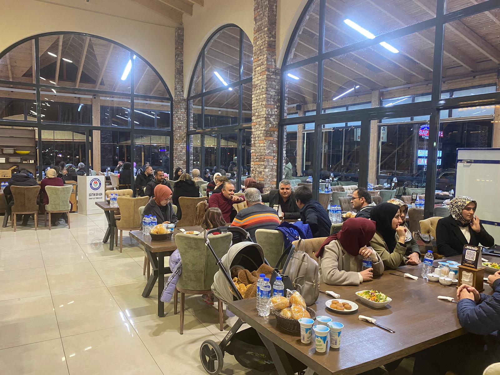 Dinar Eğitim Bir-Sen Birlik ve Kardeşlik sofrasında bir araya geldi