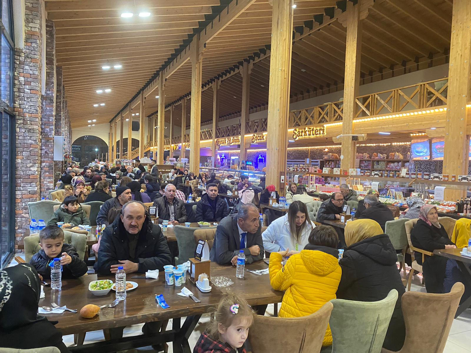 Dinar Eğitim Bir-Sen Birlik ve Kardeşlik sofrasında bir araya geldi