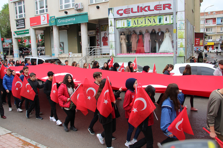 Dinar'da 19 Mayıs  Coşkuyla Kutlandı