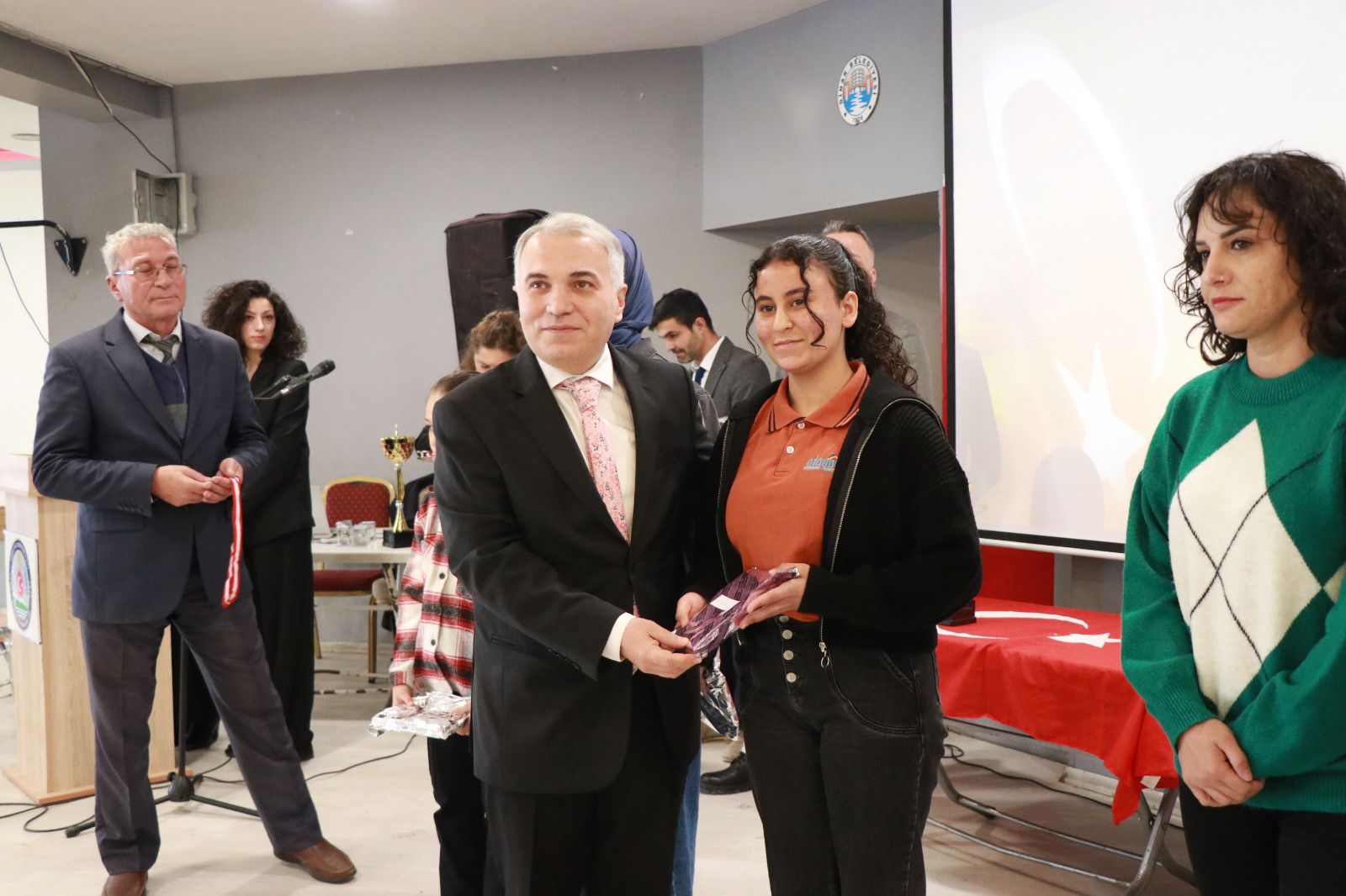 Dinar Belediye Başkanı Veysel Topçu, 24 Kasım Öğretmenler Günü Programlarına Katıldı