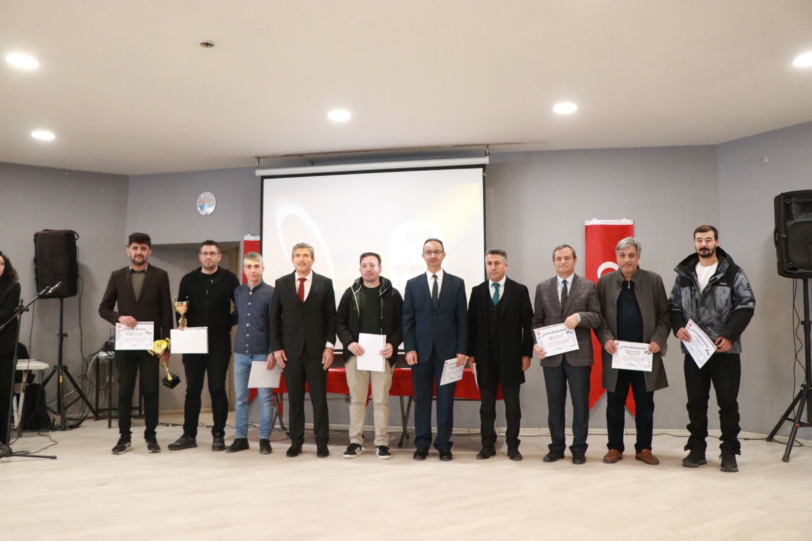 Dinar Belediye Başkanı Veysel Topçu, 24 Kasım Öğretmenler Günü Programlarına Katıldı