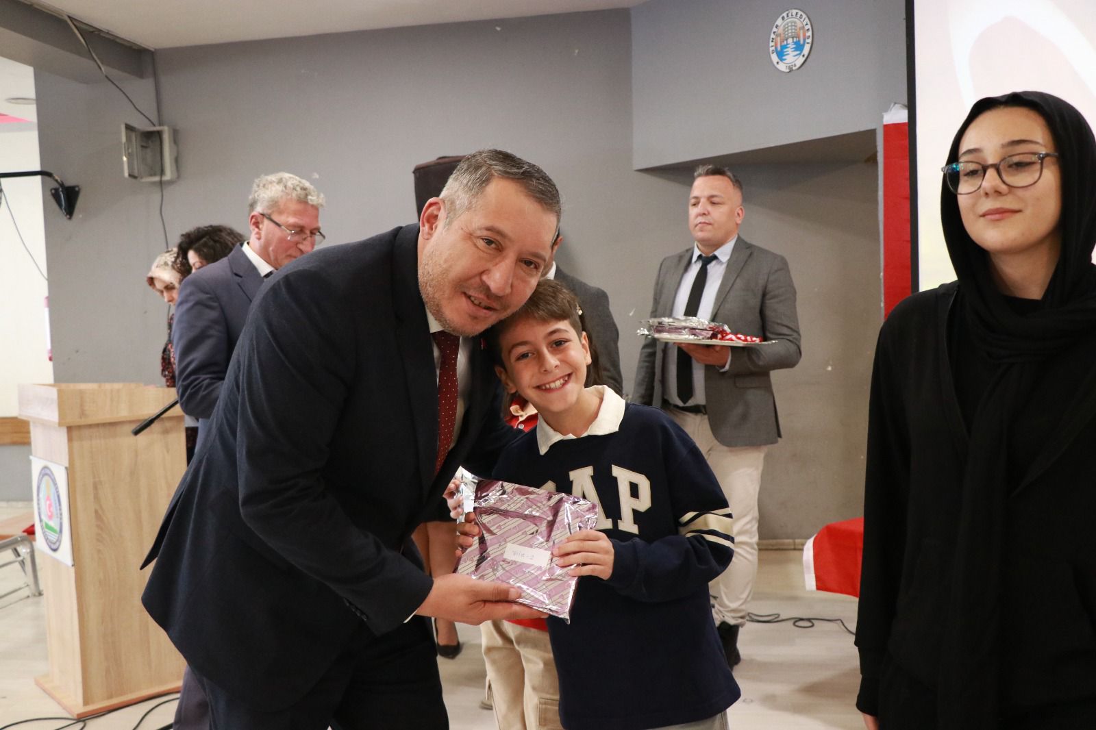 Dinar Belediye Başkanı Veysel Topçu, 24 Kasım Öğretmenler Günü Programlarına Katıldı
