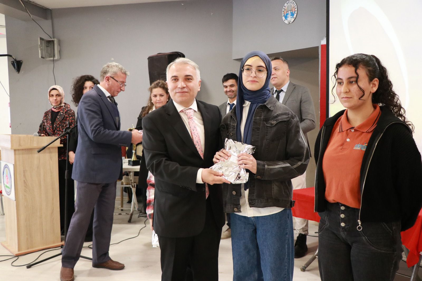 Dinar Belediye Başkanı Veysel Topçu, 24 Kasım Öğretmenler Günü Programlarına Katıldı