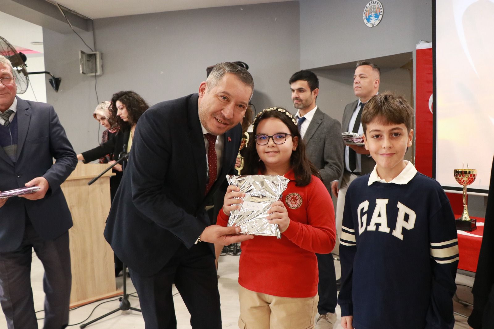 Dinar Belediye Başkanı Veysel Topçu, 24 Kasım Öğretmenler Günü Programlarına Katıldı