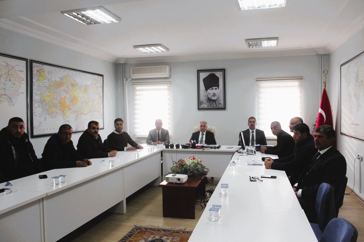 KAYMAKAM DURU BAŞKANLIĞINDA KHG BİRLİK ve GÜVENLİK TOPLANTISI GERÇEKLEŞTİRİLDİ
