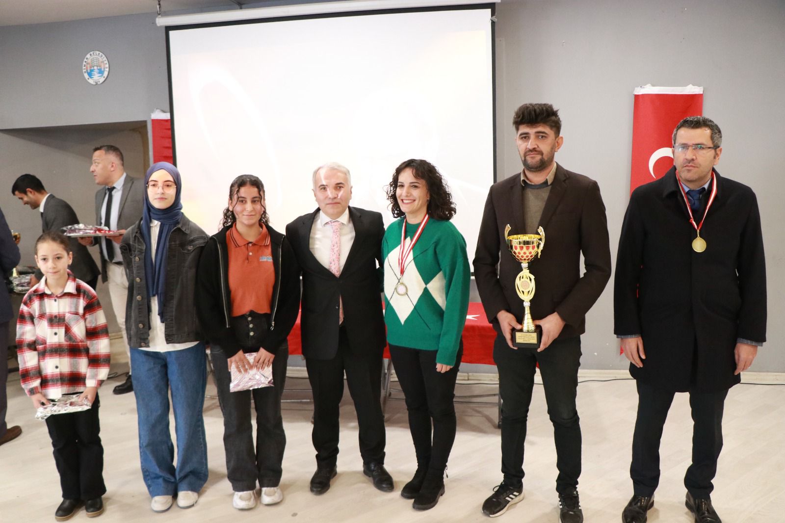 Dinar Belediye Başkanı Veysel Topçu, 24 Kasım Öğretmenler Günü Programlarına Katıldı