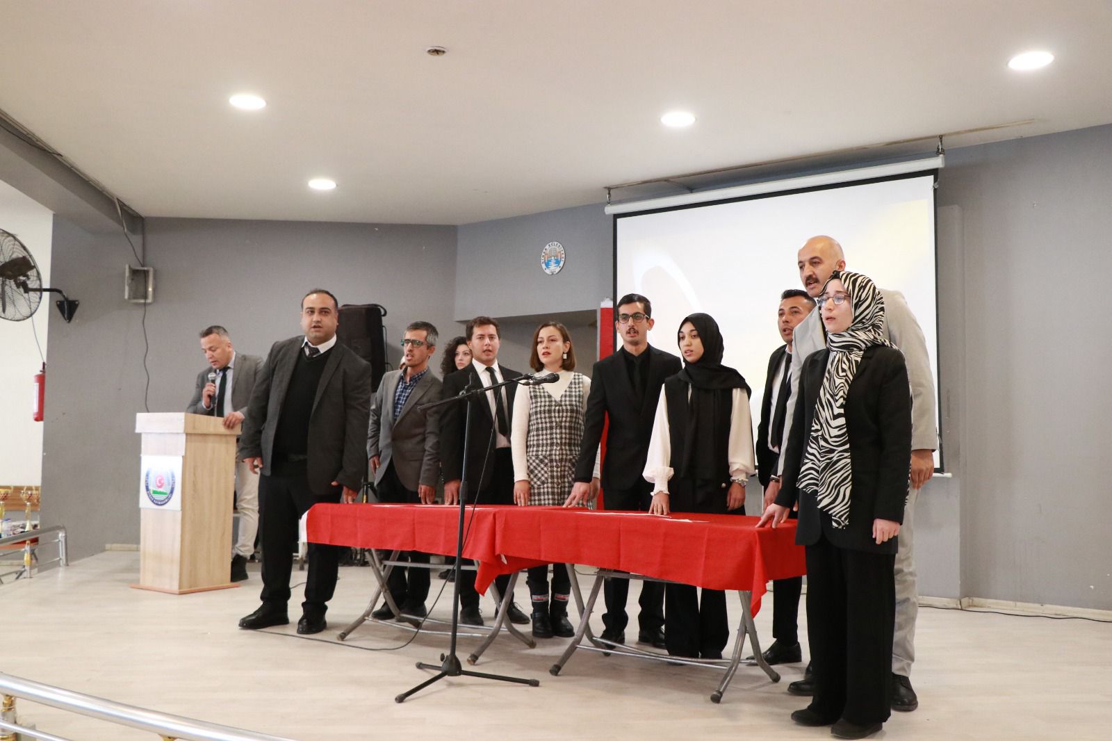Dinar Belediye Başkanı Veysel Topçu, 24 Kasım Öğretmenler Günü Programlarına Katıldı