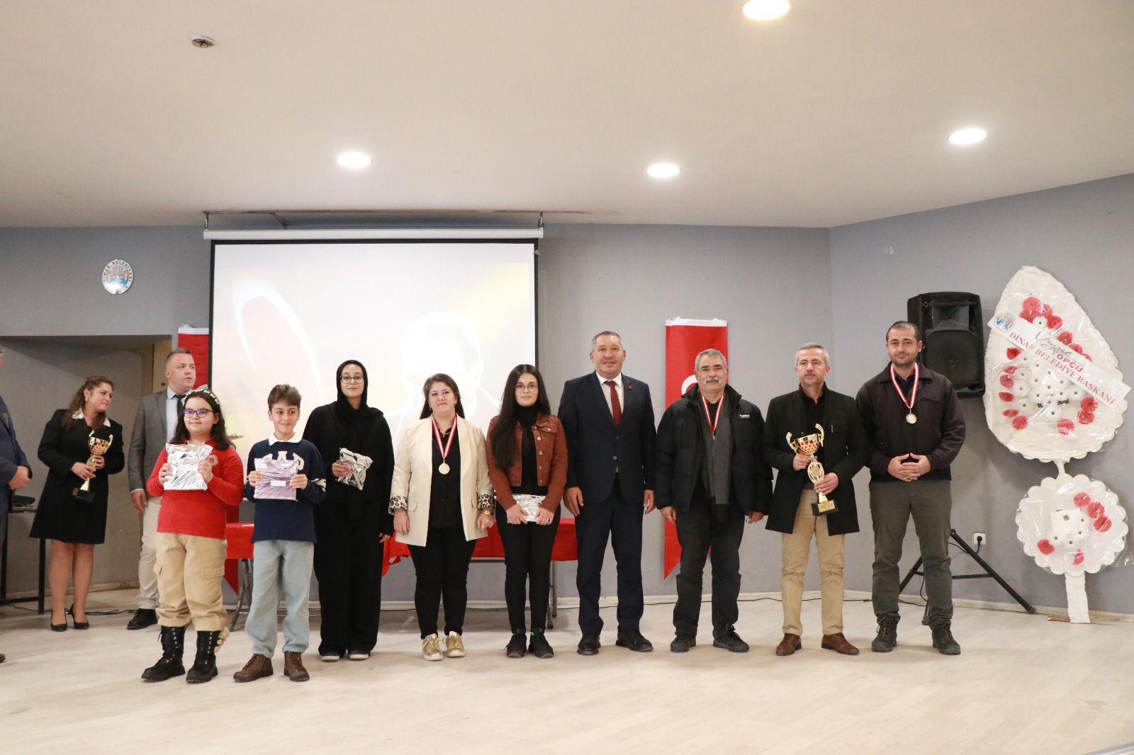 Dinar Belediye Başkanı Veysel Topçu, 24 Kasım Öğretmenler Günü Programlarına Katıldı