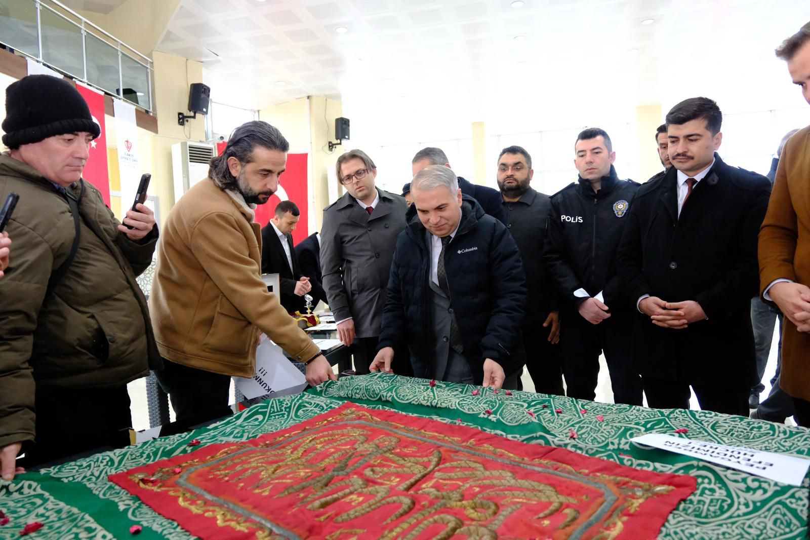 KAYMAKAM DURU KUTSAL EMANETLER SERGİSİ AÇILIŞINI GERÇEKLEŞTİRDİ