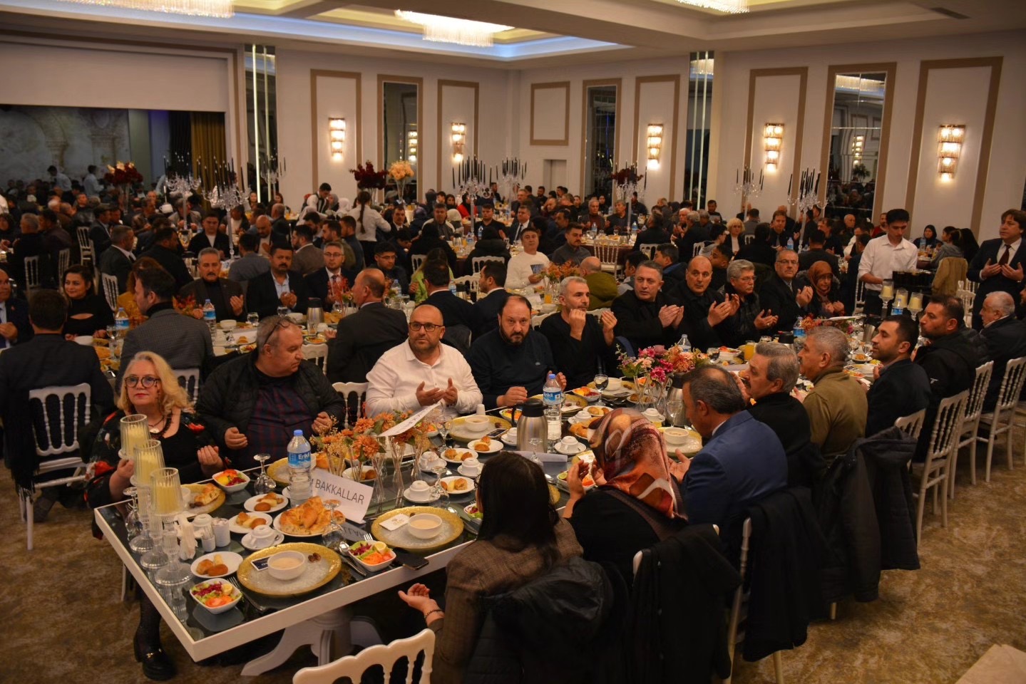 Afyonkarahisar'da MHP'den Geniş Katılımlı İftar Programı 